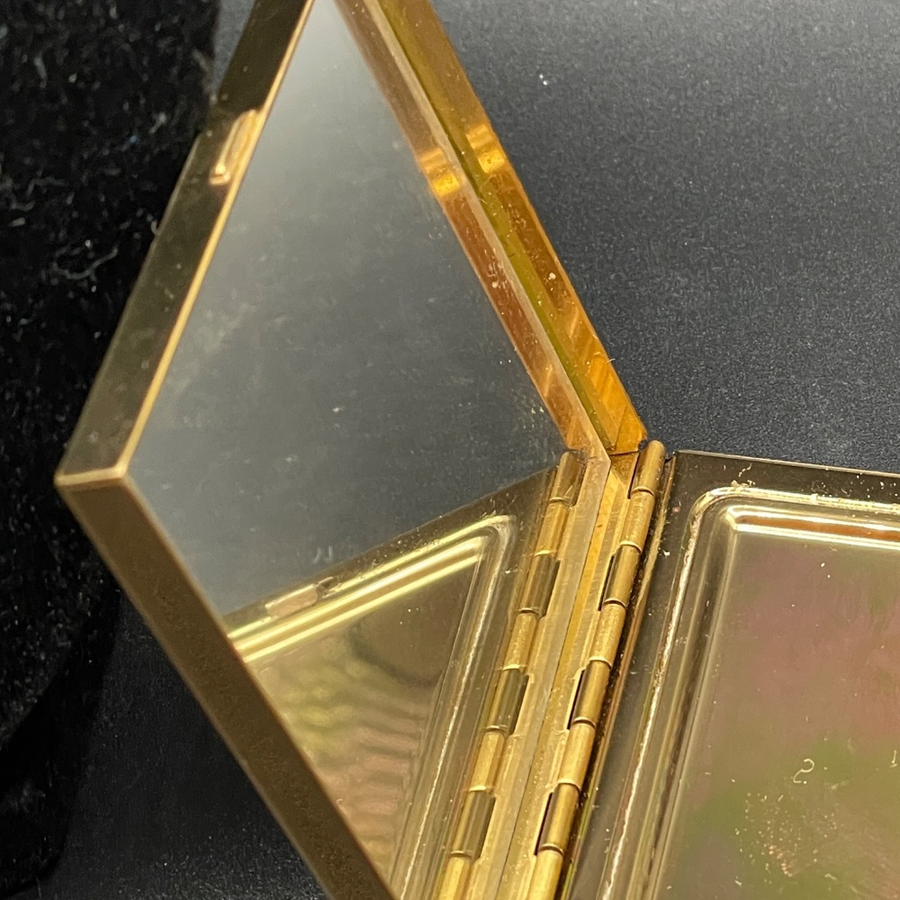 Volupte Vintage Gold Tone Compact 4-Leaf Clover with Original Box - Picture 14 of 15